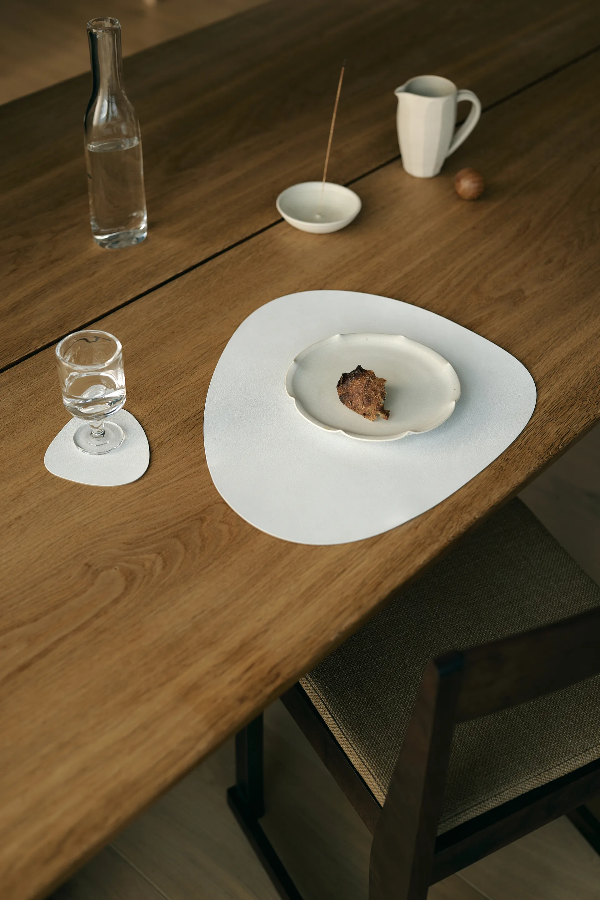 Corduroy placemat curve L, Pure white LIND DNA