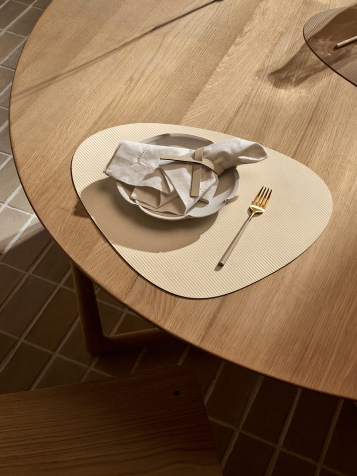 Corduroy placemat curve L, Vanilla LIND DNA