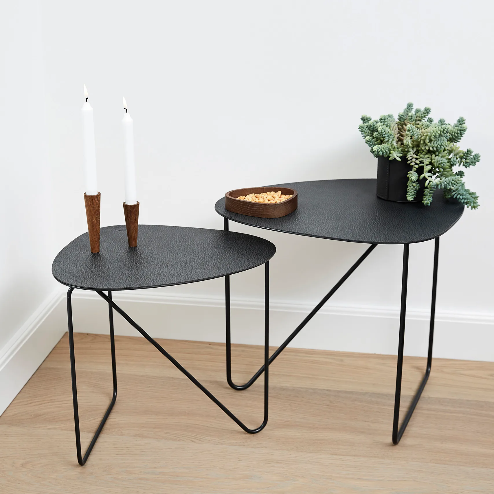 Curve Hippo bijzettafel L, Black-anthracite LIND DNA