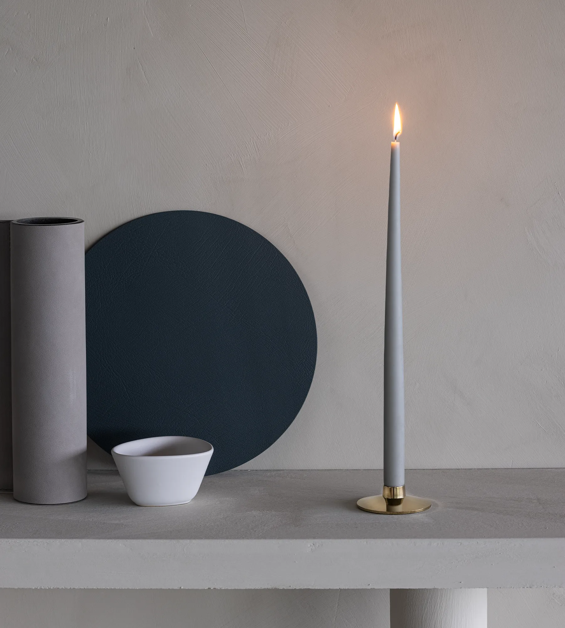 Curve Kandelaar, gold, plinth LIND DNA