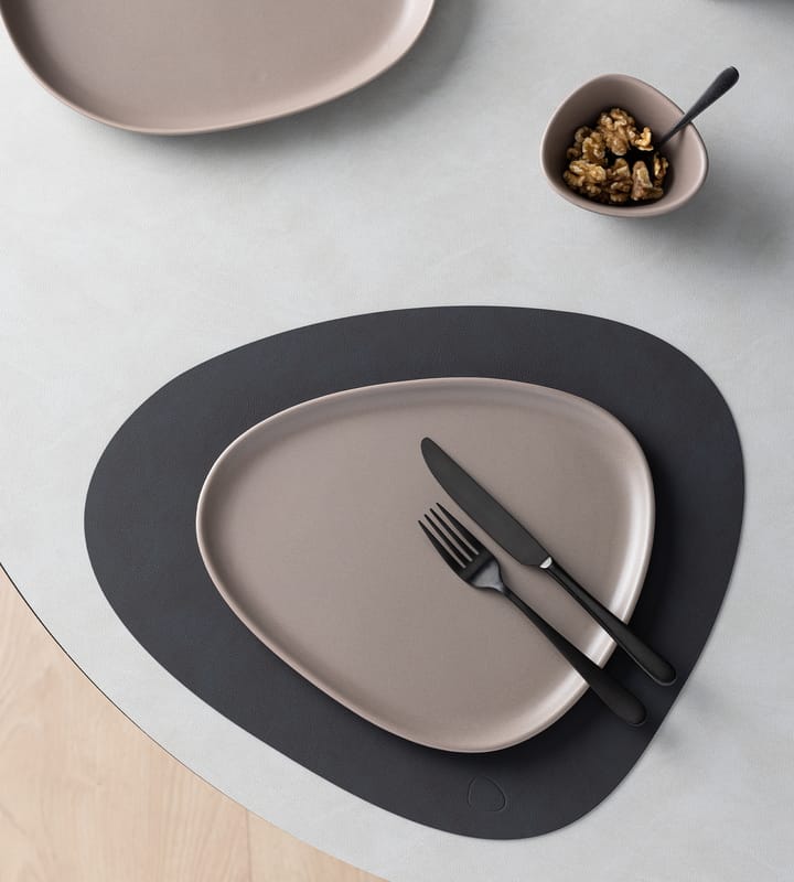 Curve Stoneware bord 26x30 cm, Warm grey LIND DNA