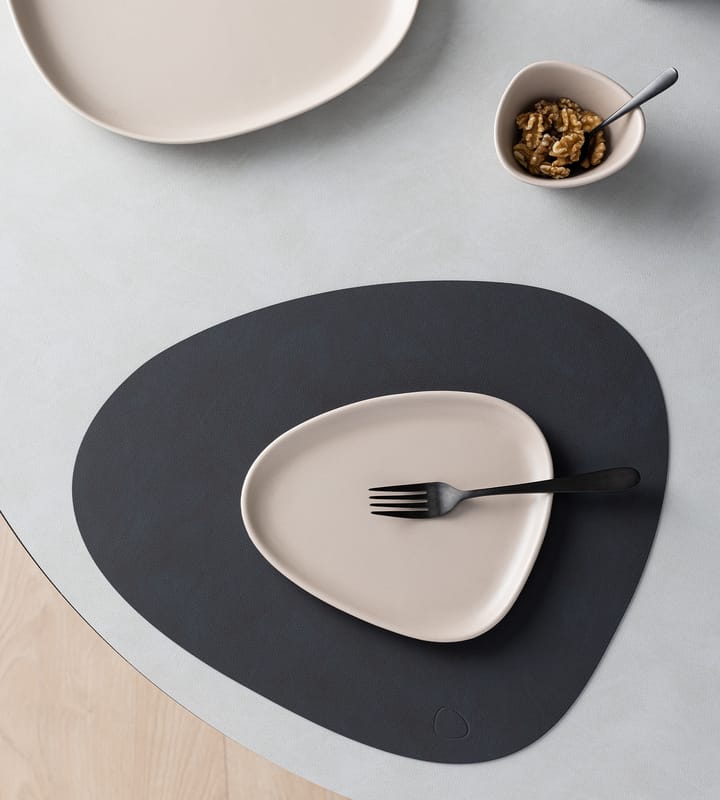 Curve Stoneware bordje 19x22 cm, Sand LIND DNA