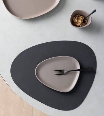 Curve Stoneware bordje 19x22 cm - Warm grey - LIND DNA