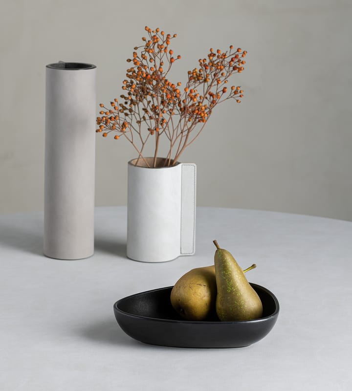 Curve Stoneware diep bord 19x22 cm, Black LIND DNA