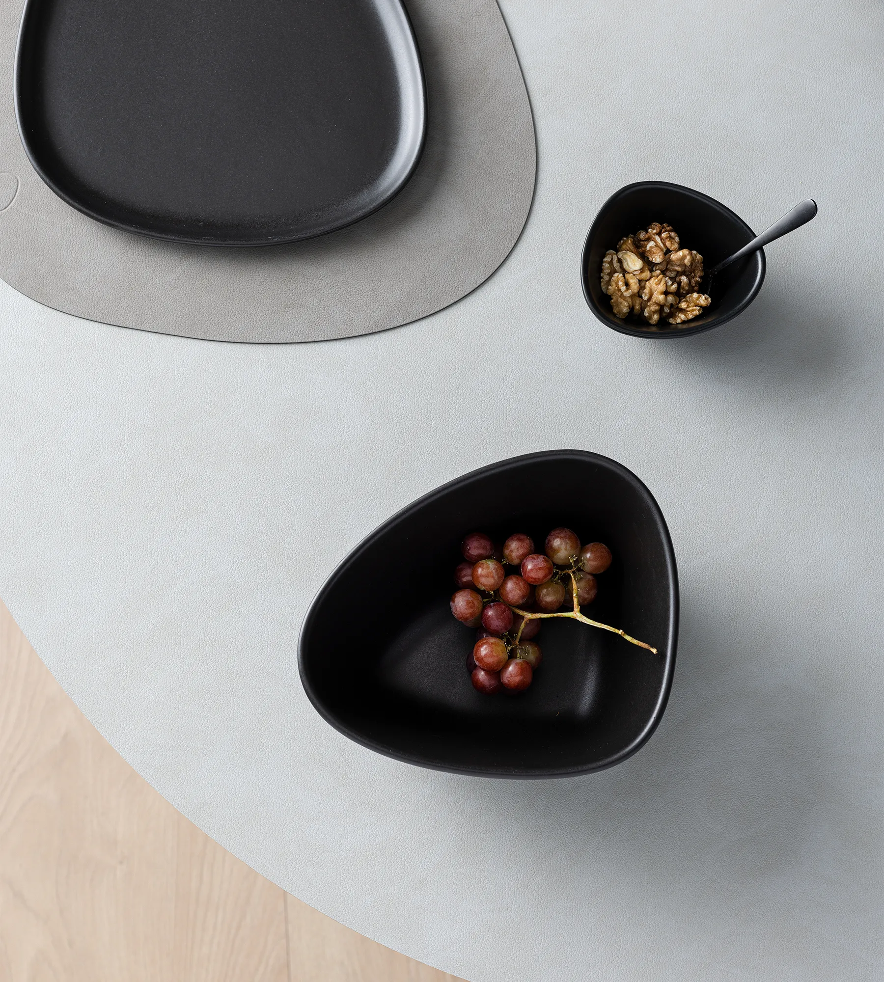 Curve Stoneware kom M 20x22 cm, Black LIND DNA