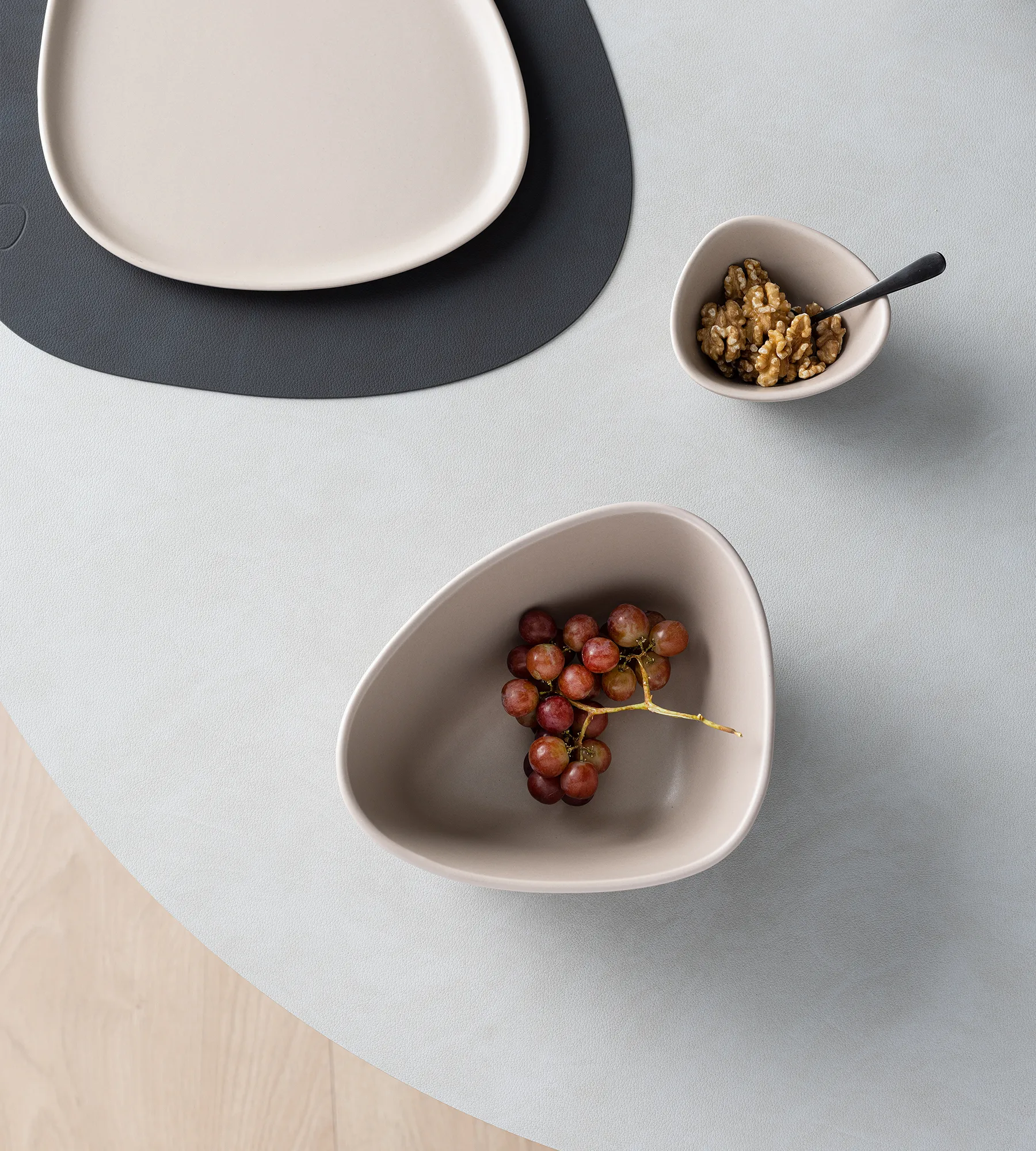 Curve Stoneware kom M 20x22 cm, Sand LIND DNA