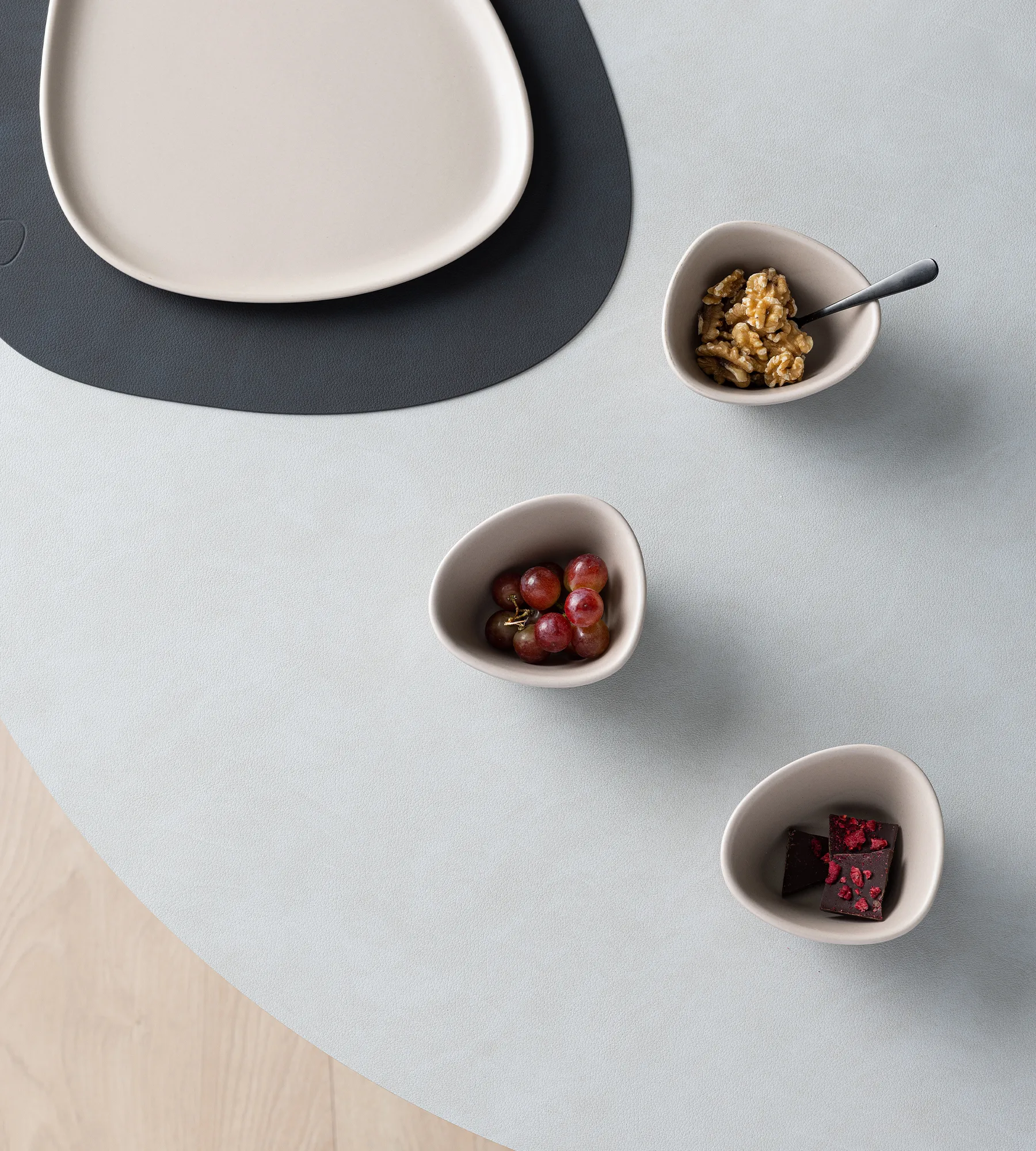 Curve Stoneware kom S 10x11 cm, Sand LIND DNA