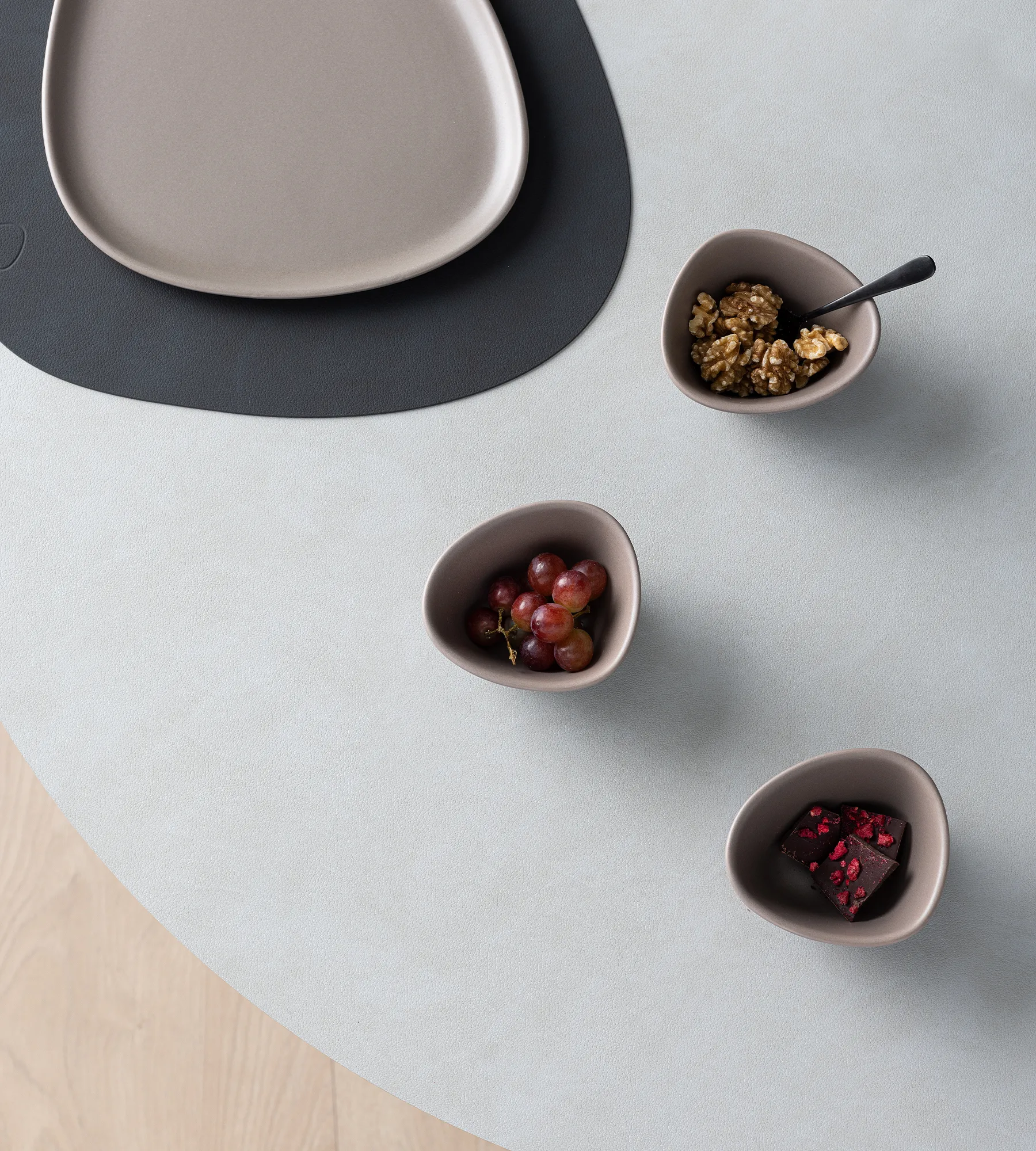 Curve Stoneware kom S 10x11 cm, Warm grey LIND DNA