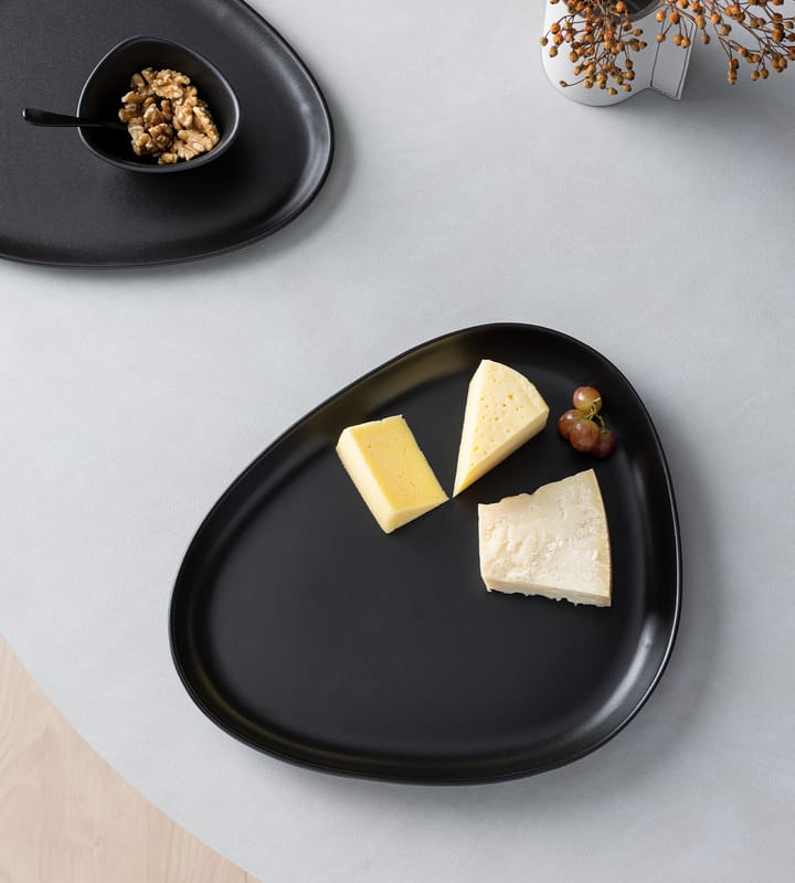 Curve Stoneware serveerschaal 30x35 cm, Black LIND DNA
