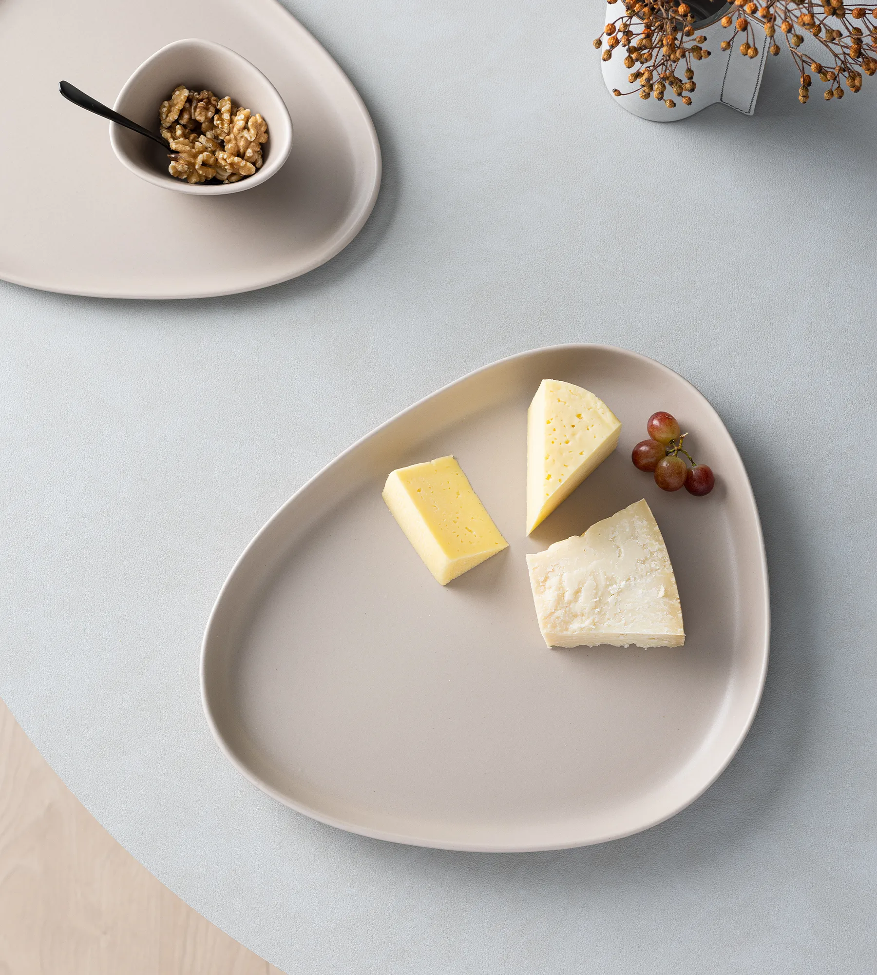 Curve Stoneware serveerschaal 30x35 cm, Sand LIND DNA