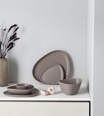 Curve Stoneware serveerschaal 30x35 cm - Warm grey - LIND DNA