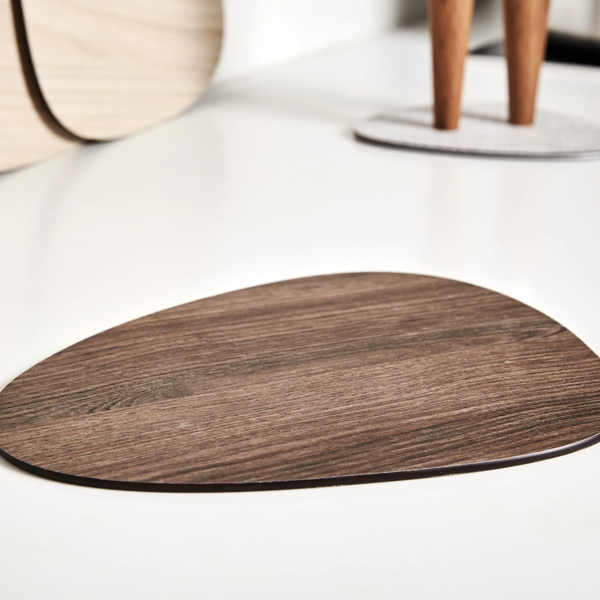 Cut & Serve curve snijplank S, Walnoot LIND DNA