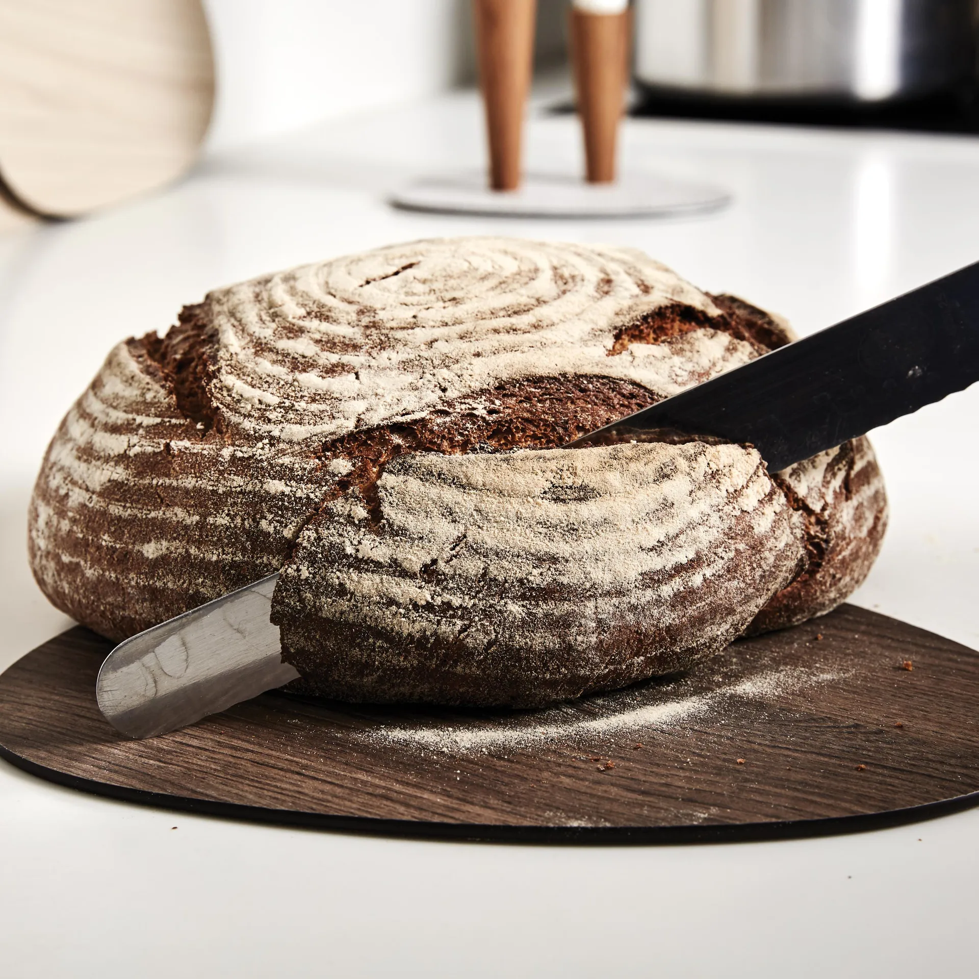 Cut & Serve curve snijplank S, Walnoot LIND DNA