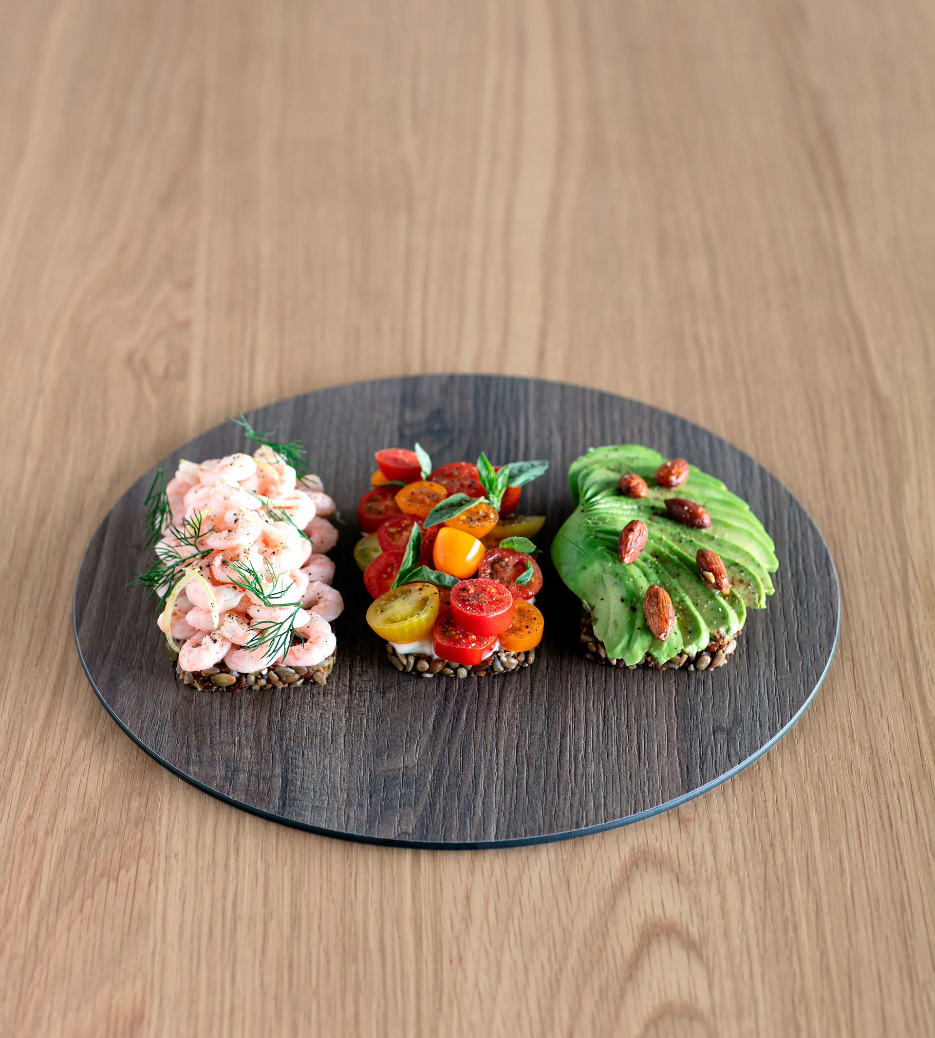 Cut & Serve ronde snijplank M, Walnoot LIND DNA