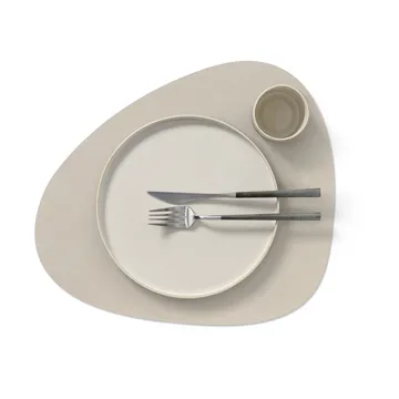 Nupo placemat curve L - Oyster white, 44x37 cm - LIND DNA