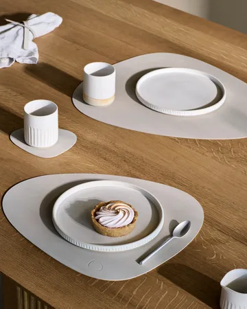Nupo placemat curve L - Oyster white, 44x37 cm - LIND DNA