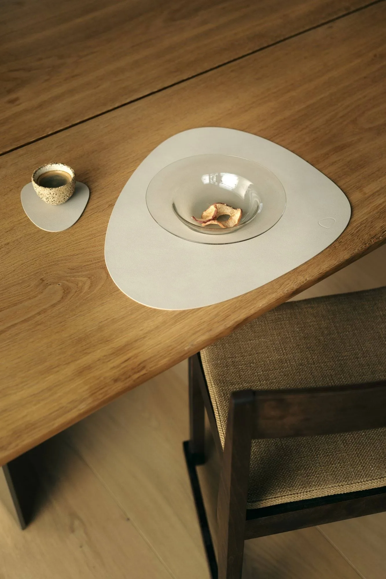 Nupo placemat curve L, Oyster white, 44x37 cm LIND DNA