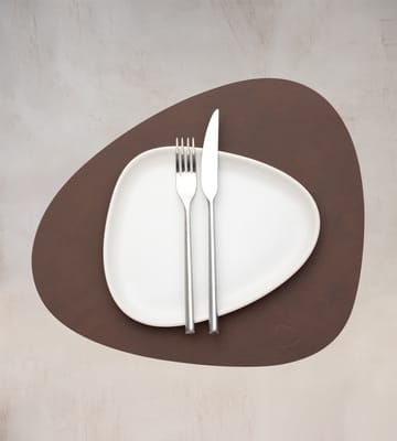 Nupo placemat curve M - Dark brown - LIND DNA