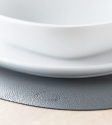 Serene placemat curve L 37x44 cm - Anthracite - LIND DNA