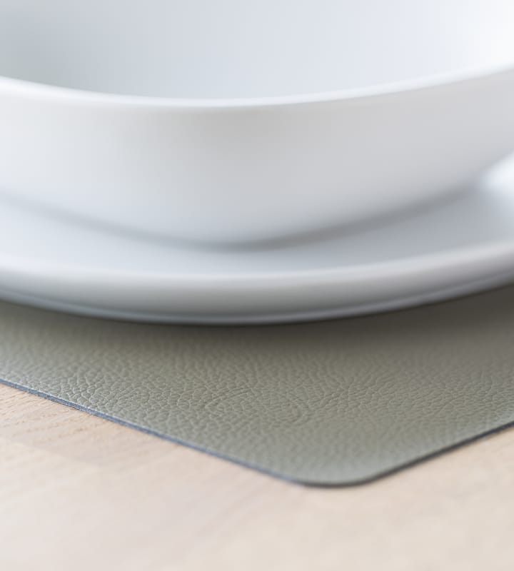 Serene placemat square M 26,5x34,5 cm - Moss - LIND DNA
