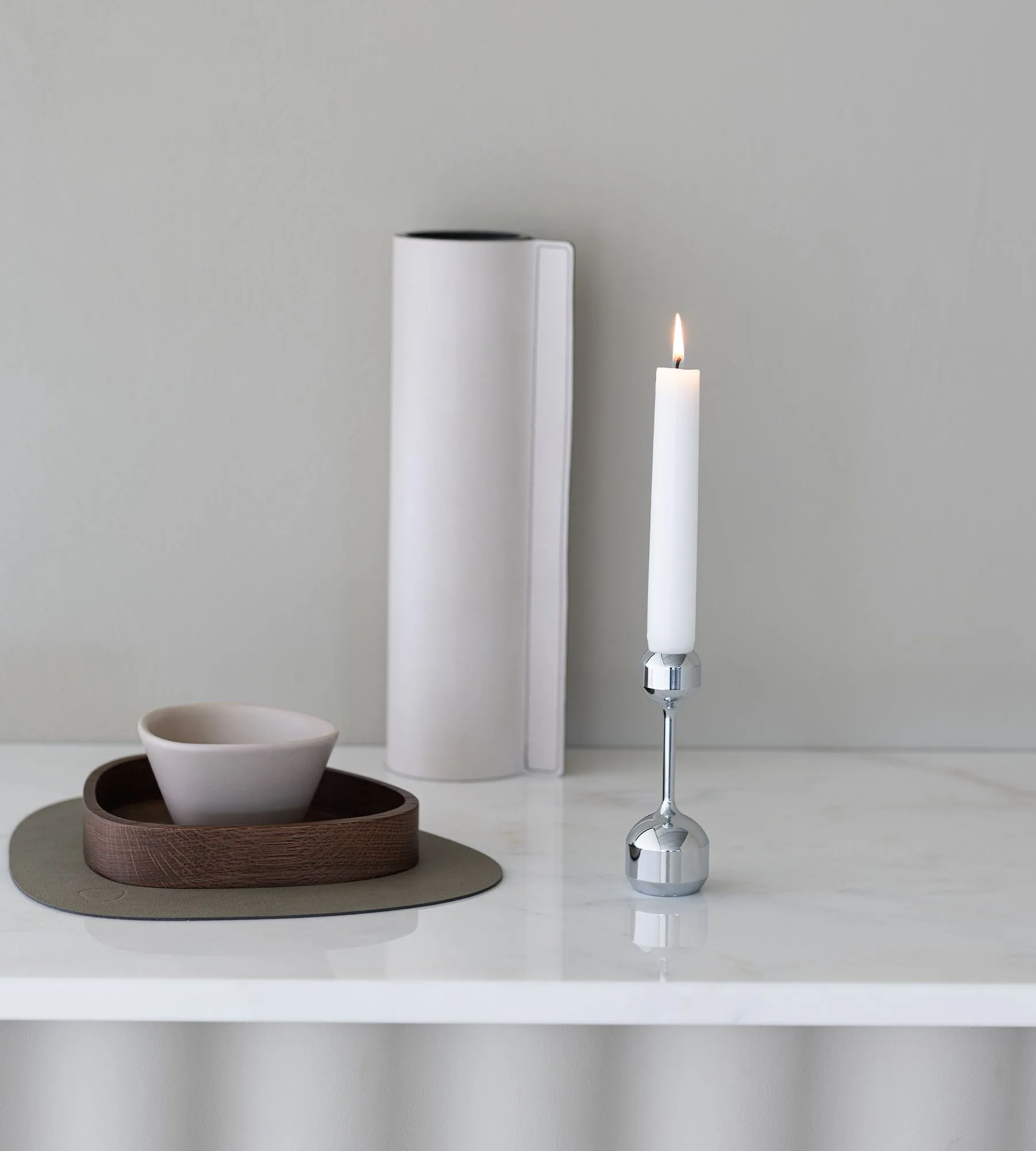 Silhouette kandelaar 120, Chrome LIND DNA