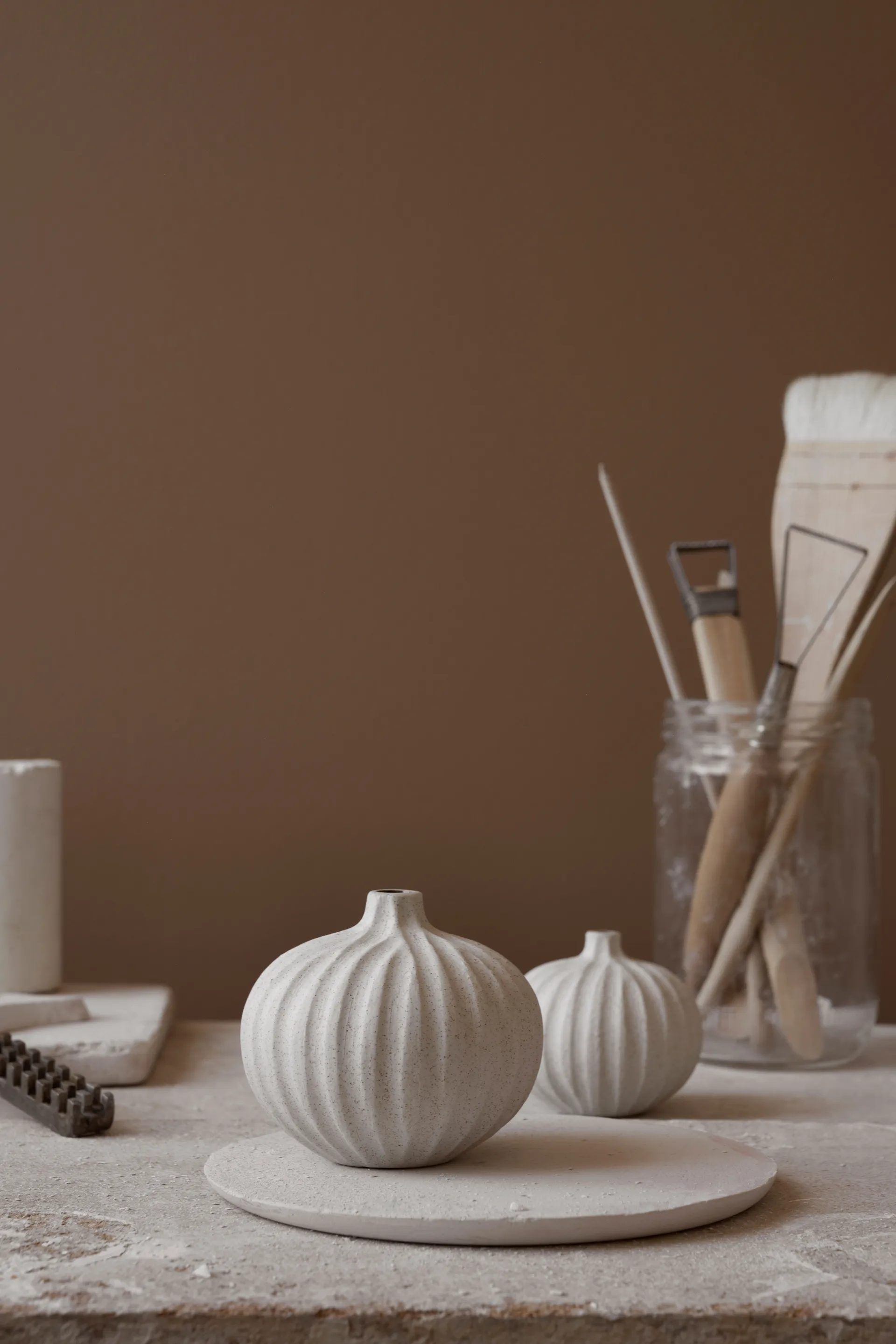 Bari vaas, Sand white light deep line, M Lindform