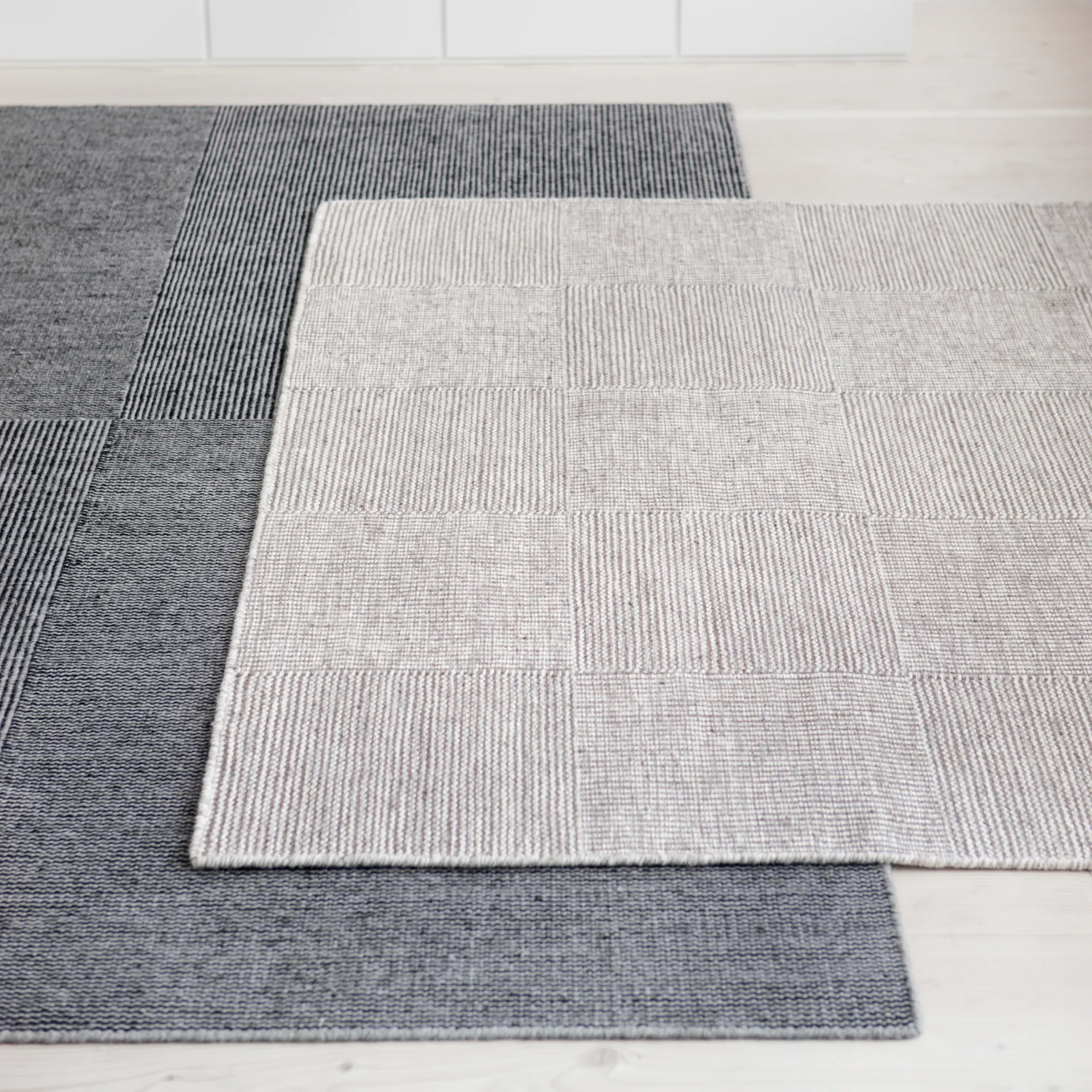 Kent wollen vloerkleed 250x300 cm, Zwart Linie Design