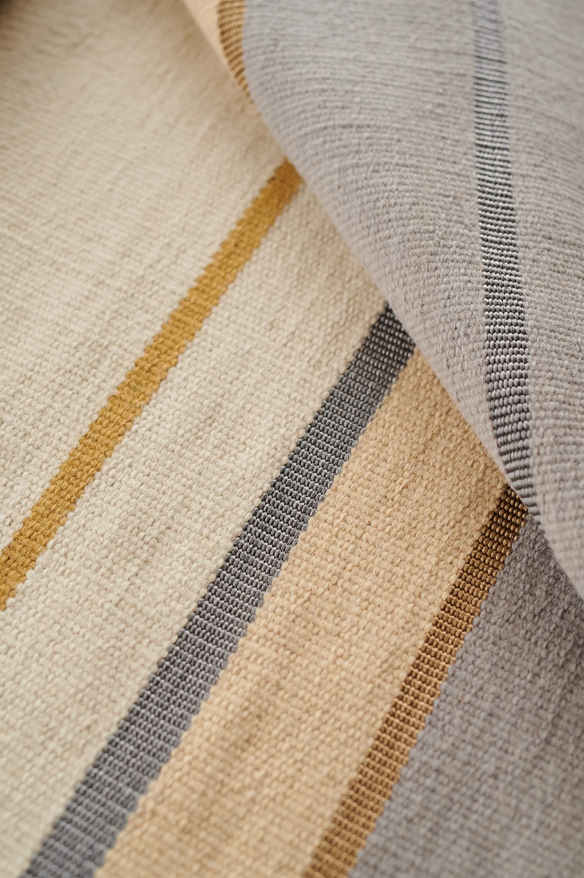 Metallum vloerkleed 140x200 cm, Mustard Linie Design
