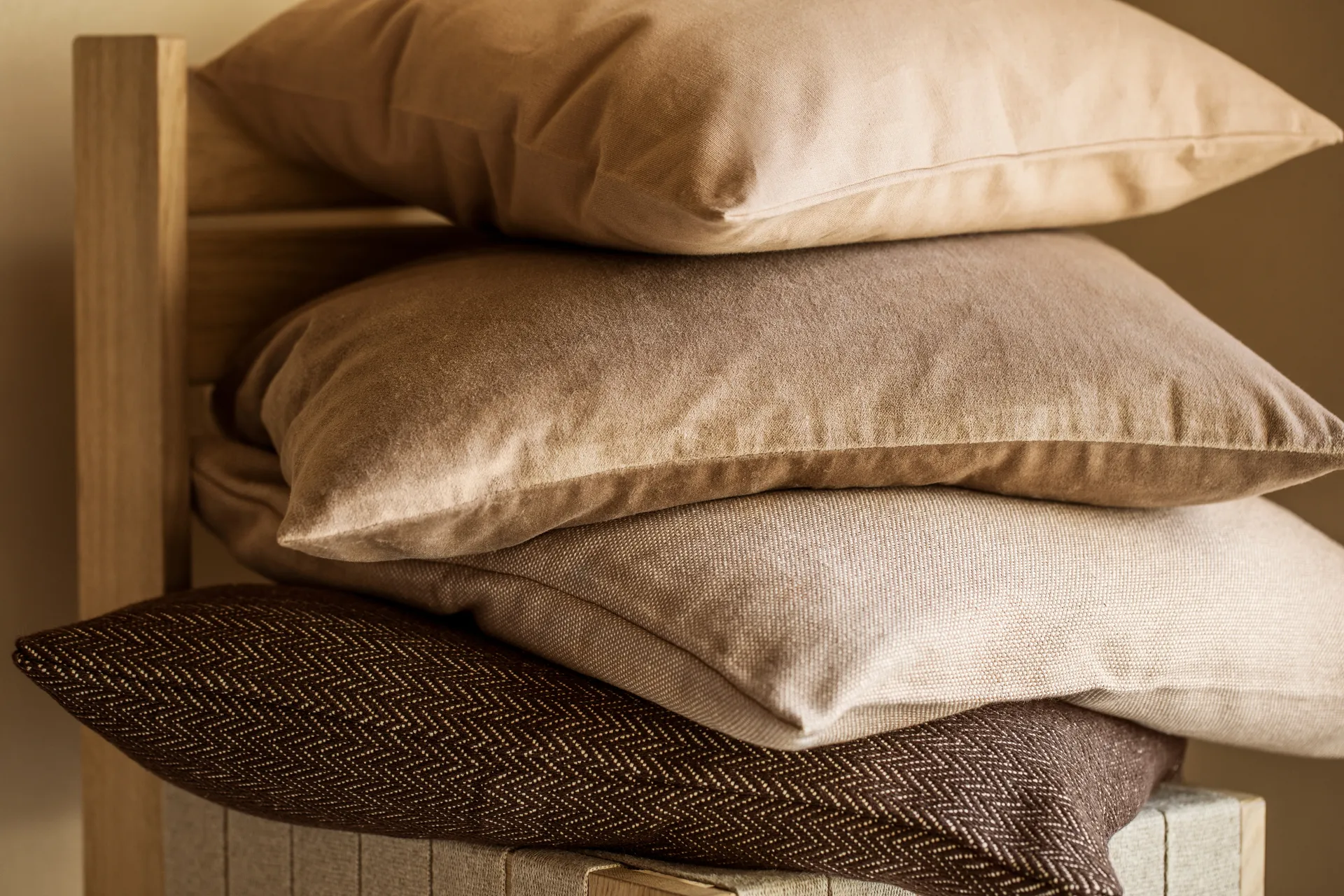 Shepard kussensloop 50x50 cm, Donkerbruin Linum