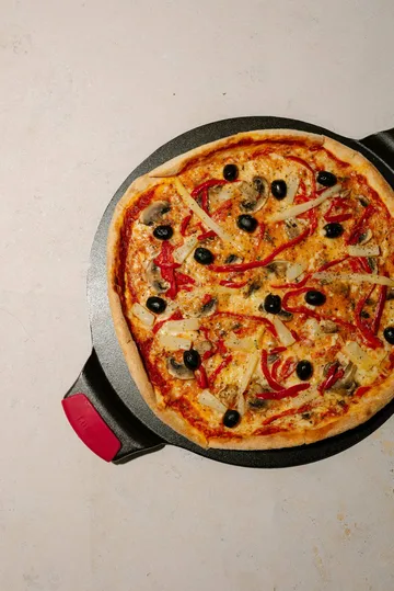 Pizzasteen met siliconen handvatten - Ø38 cm - Lodge