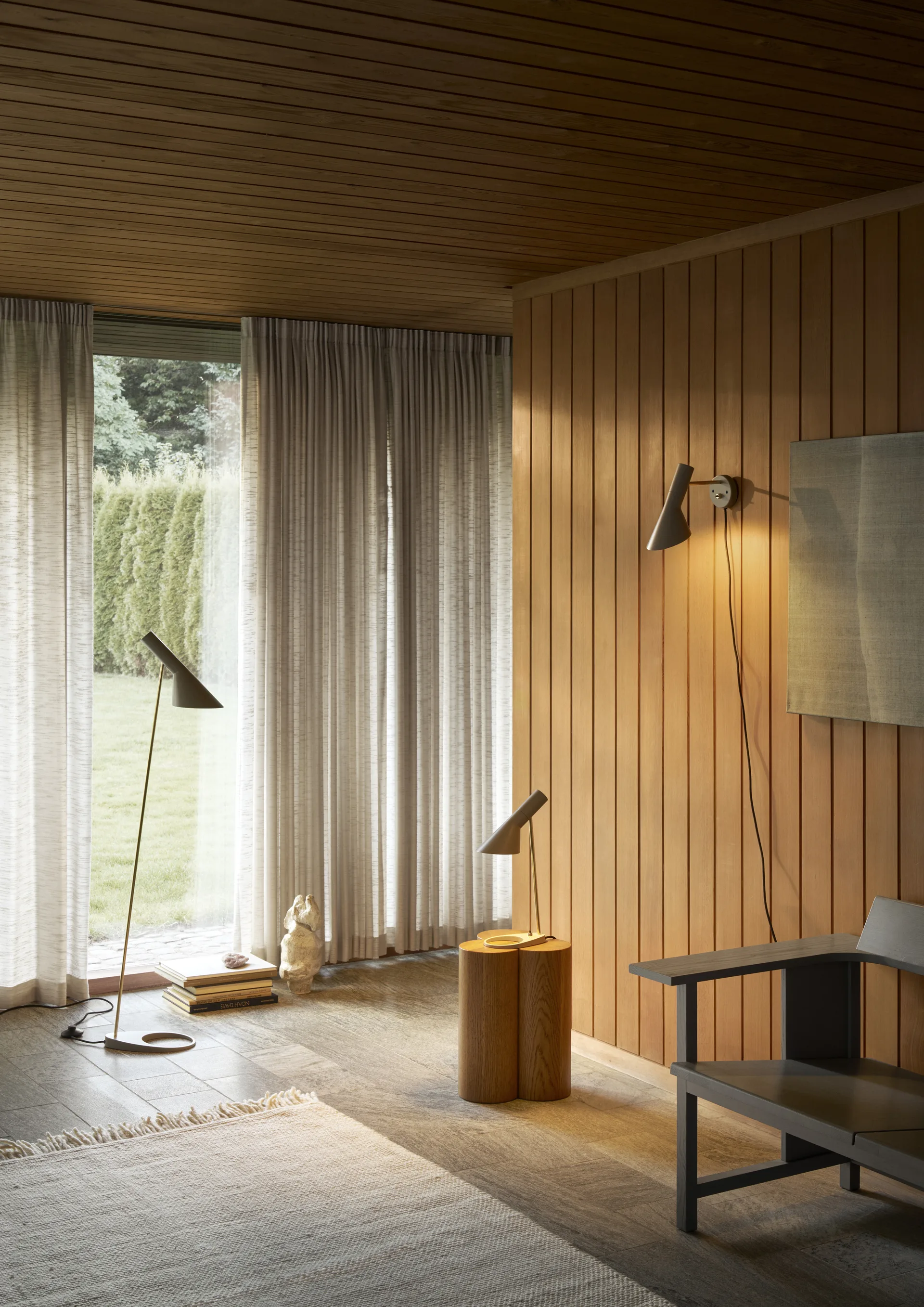 AJ muurlamp, Brass-warm grey Louis Poulsen