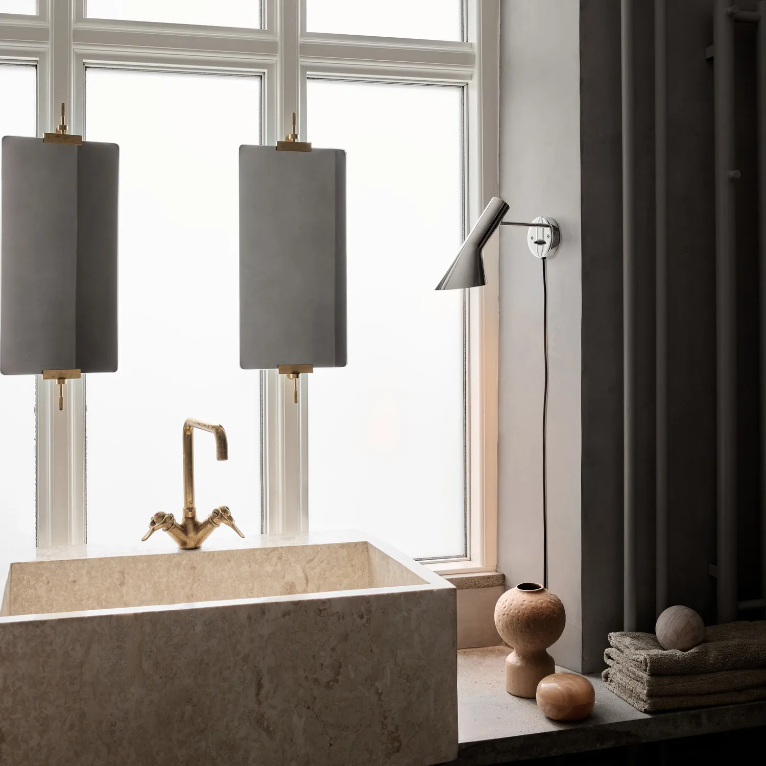 AJ muurlamp, Gepolijst roestvrij staal Louis Poulsen