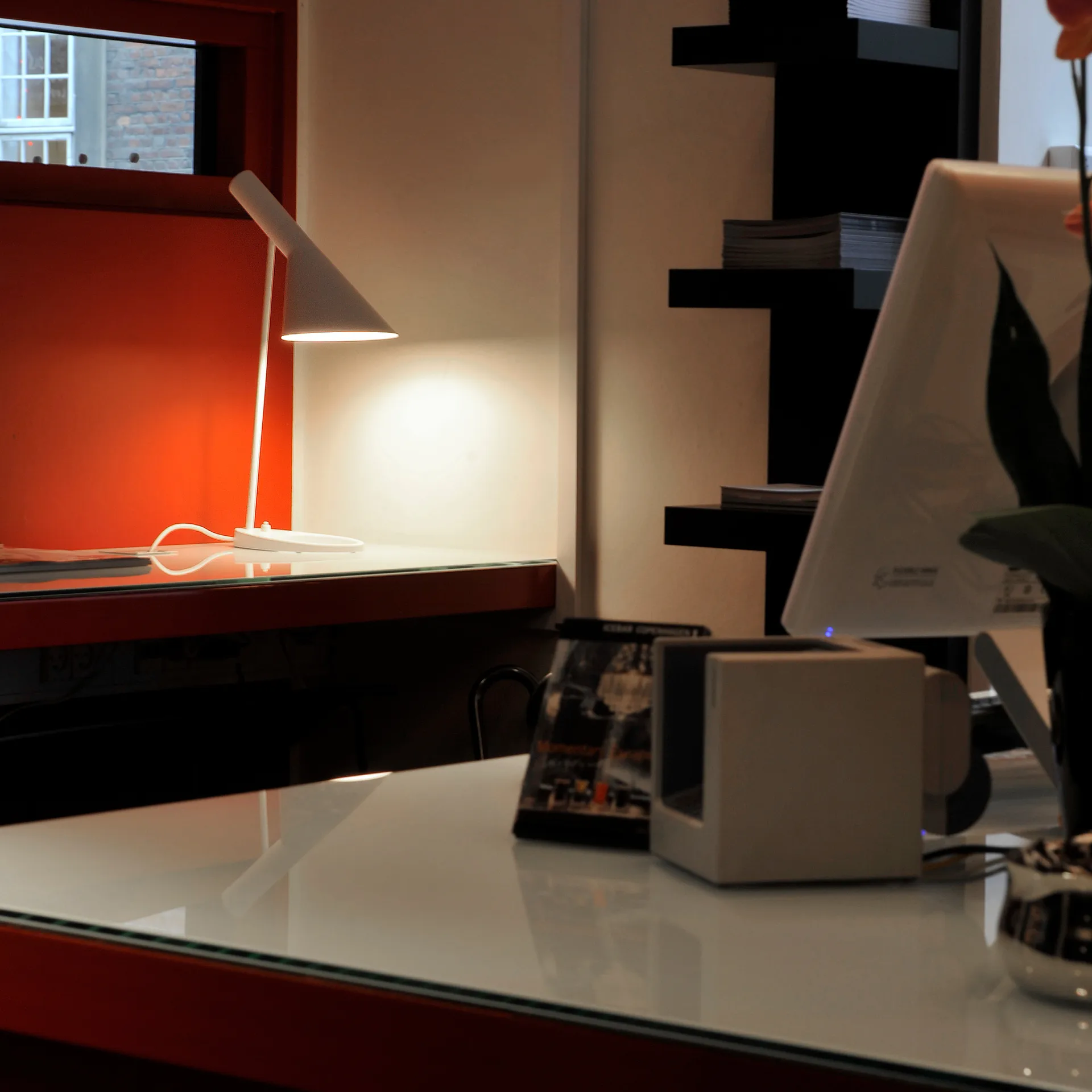 AJ tafellamp, Wit Louis Poulsen