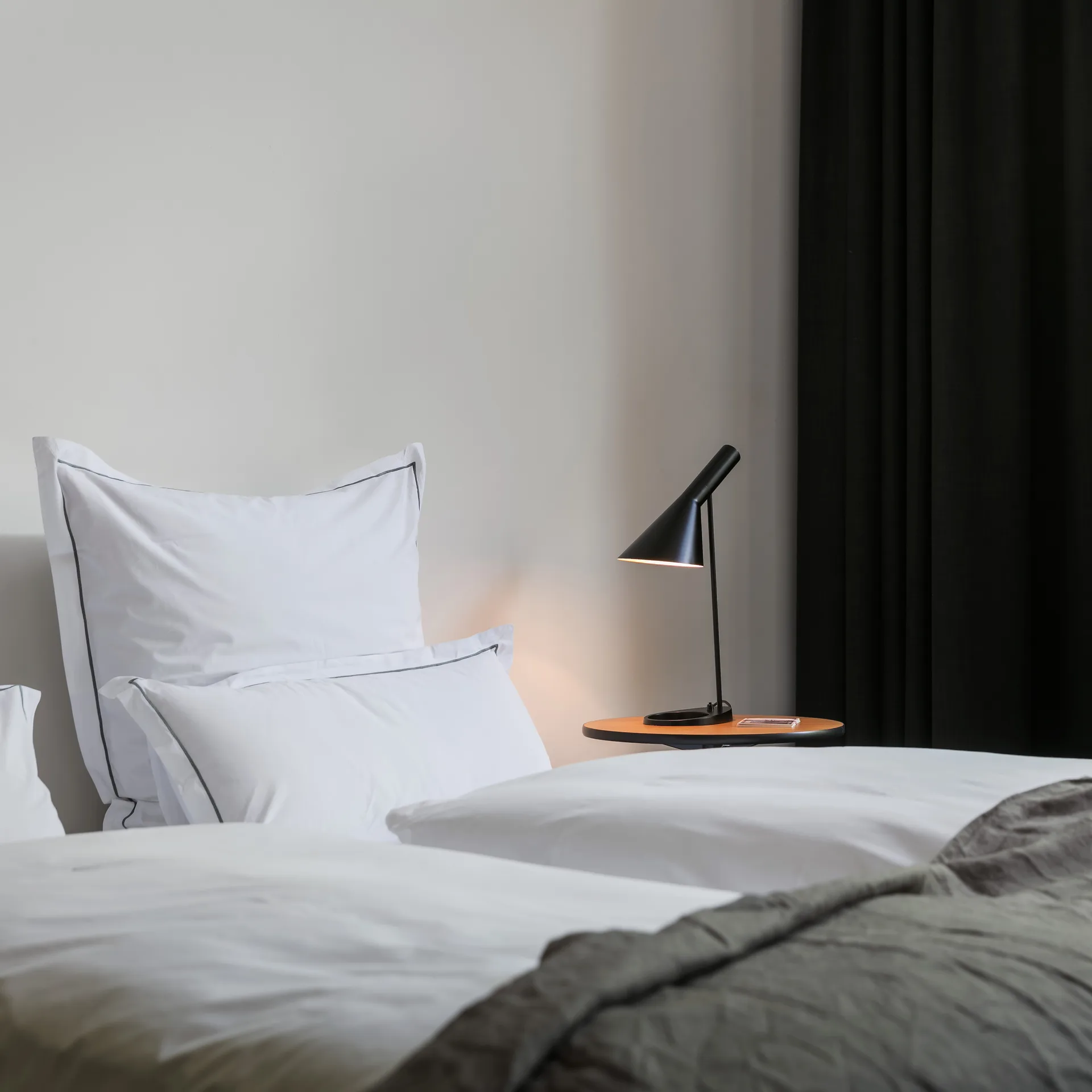 AJ tafellamp, Zwart Louis Poulsen