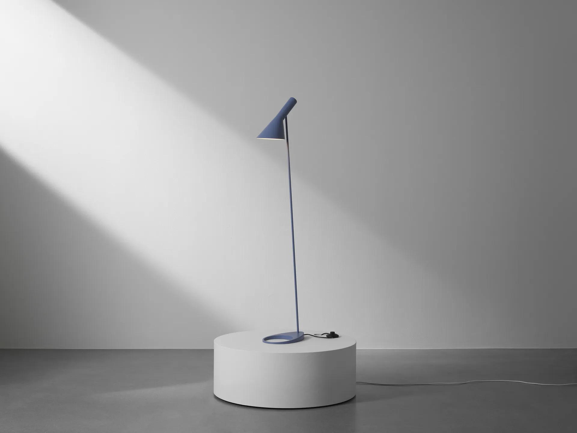 AJ vloerlamp, Dusty blue Louis Poulsen