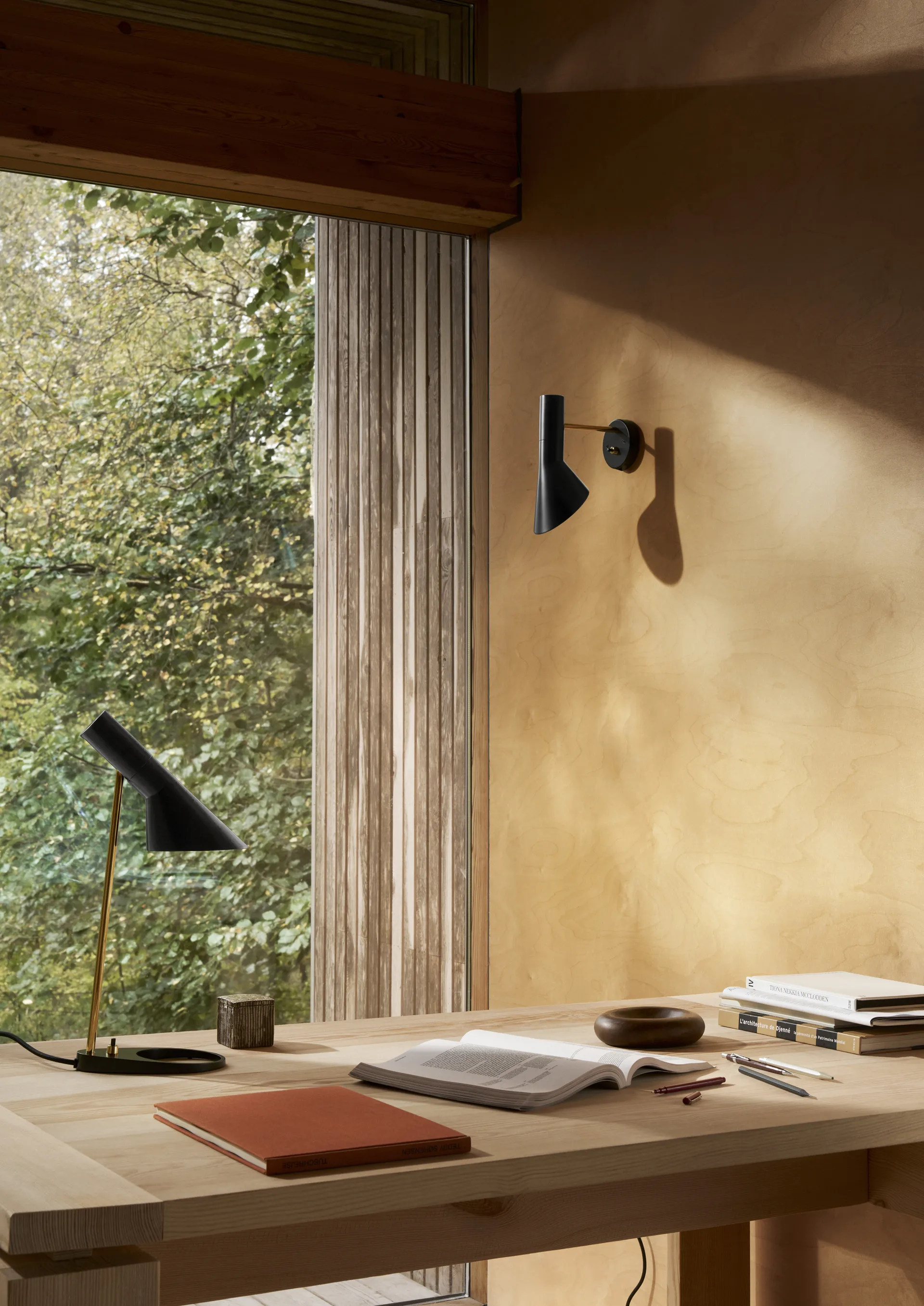 AJ wandlamp vaste installatie, Brass-black Louis Poulsen