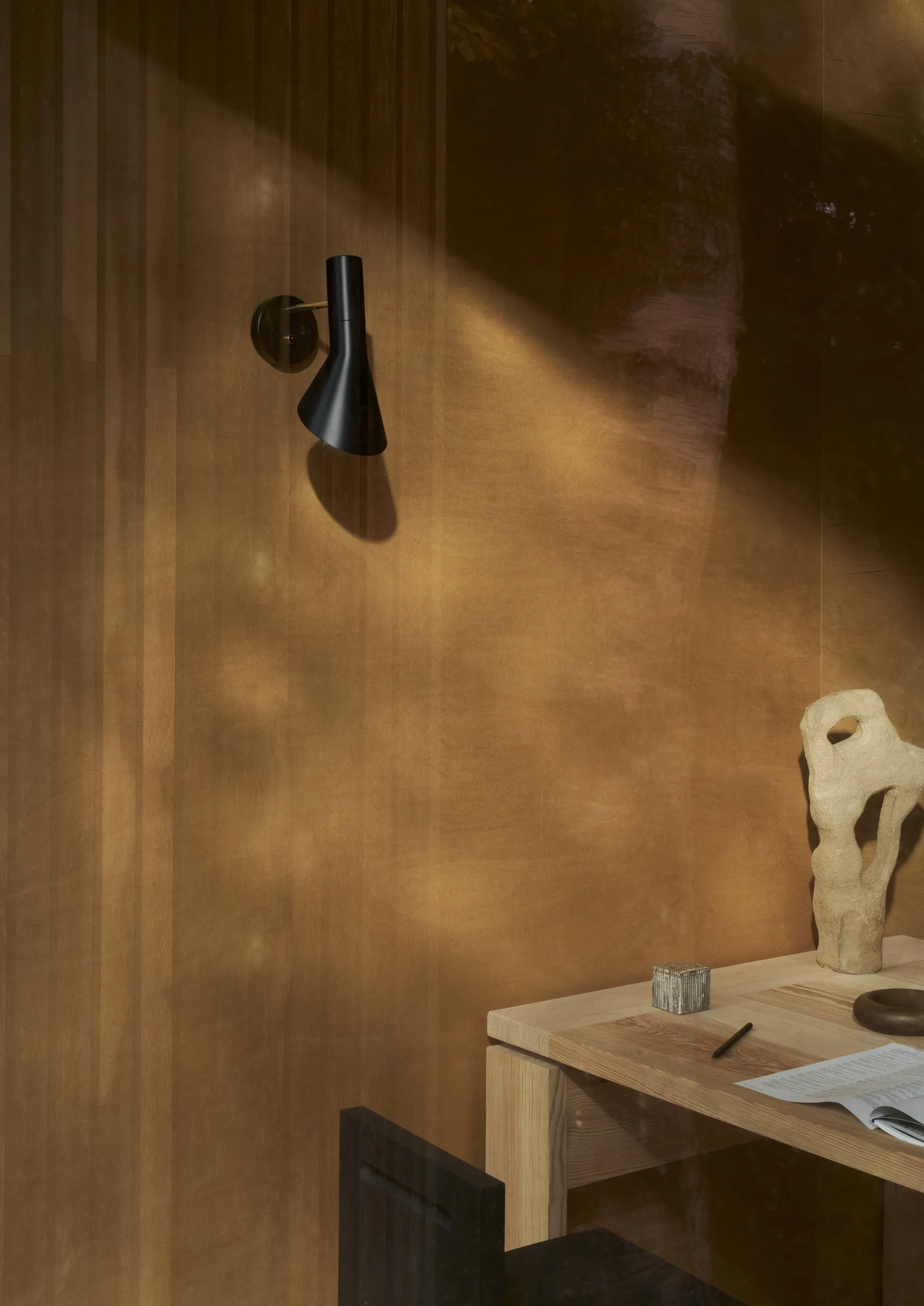 AJ wandlamp vaste installatie, Brass-black Louis Poulsen