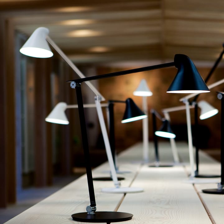 NJP bureaulamp - Wit, voetplaat, 3000k - Louis Poulsen