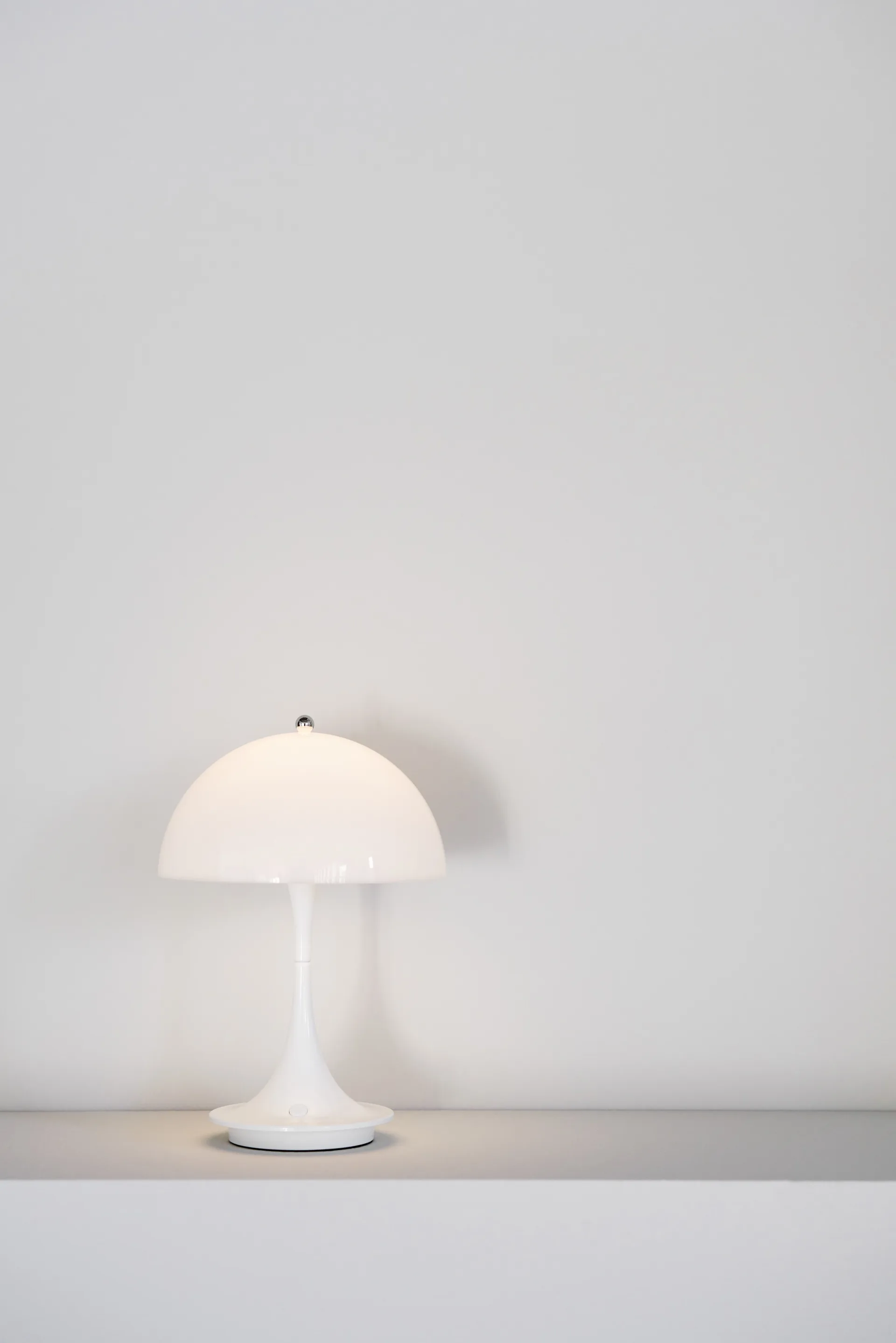 Panthella 160 Portable tafellamp, Opaal Louis Poulsen