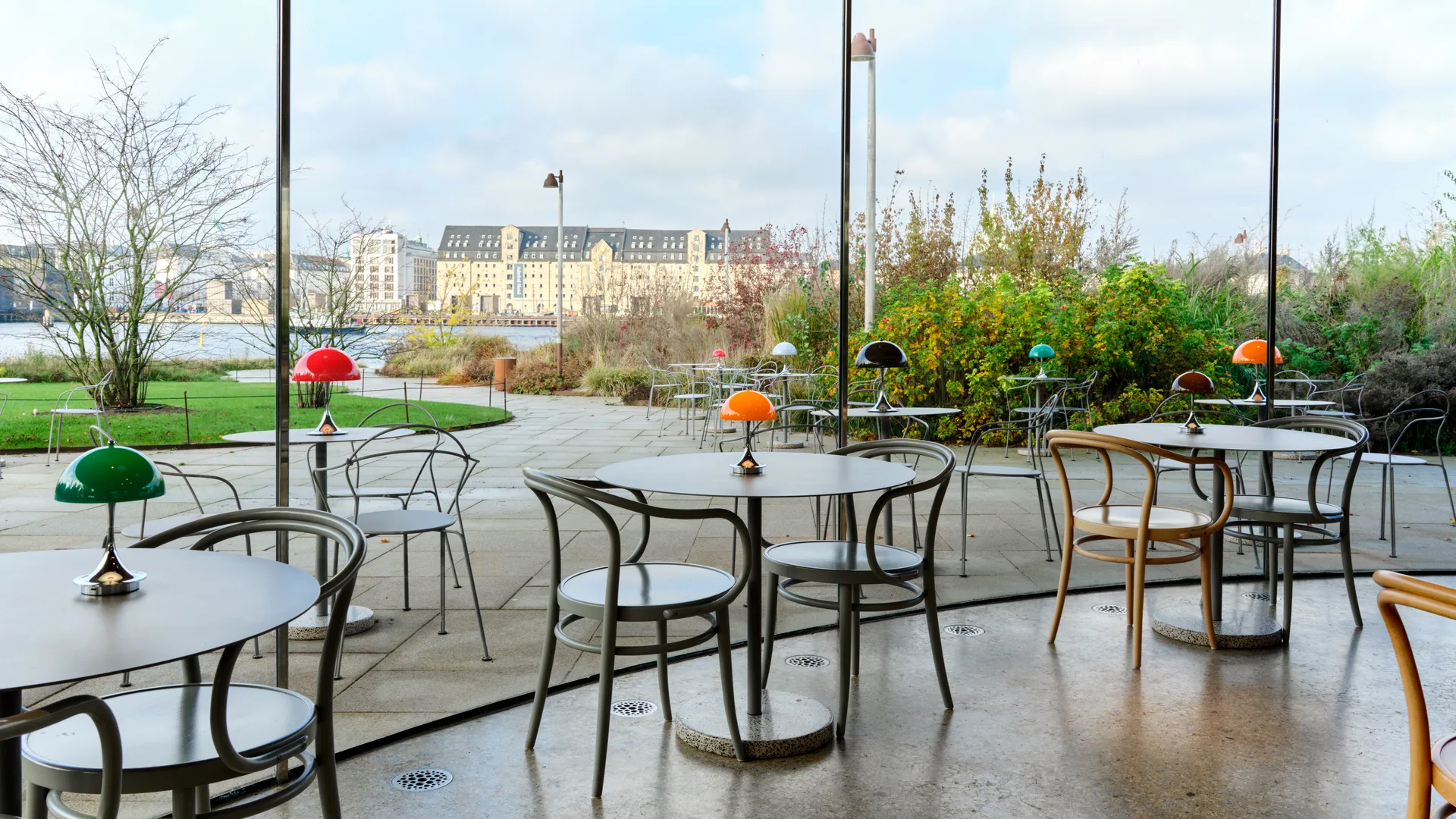 Panthella 160 Portable v3 tafellamp, Original Opal Red Louis Poulsen