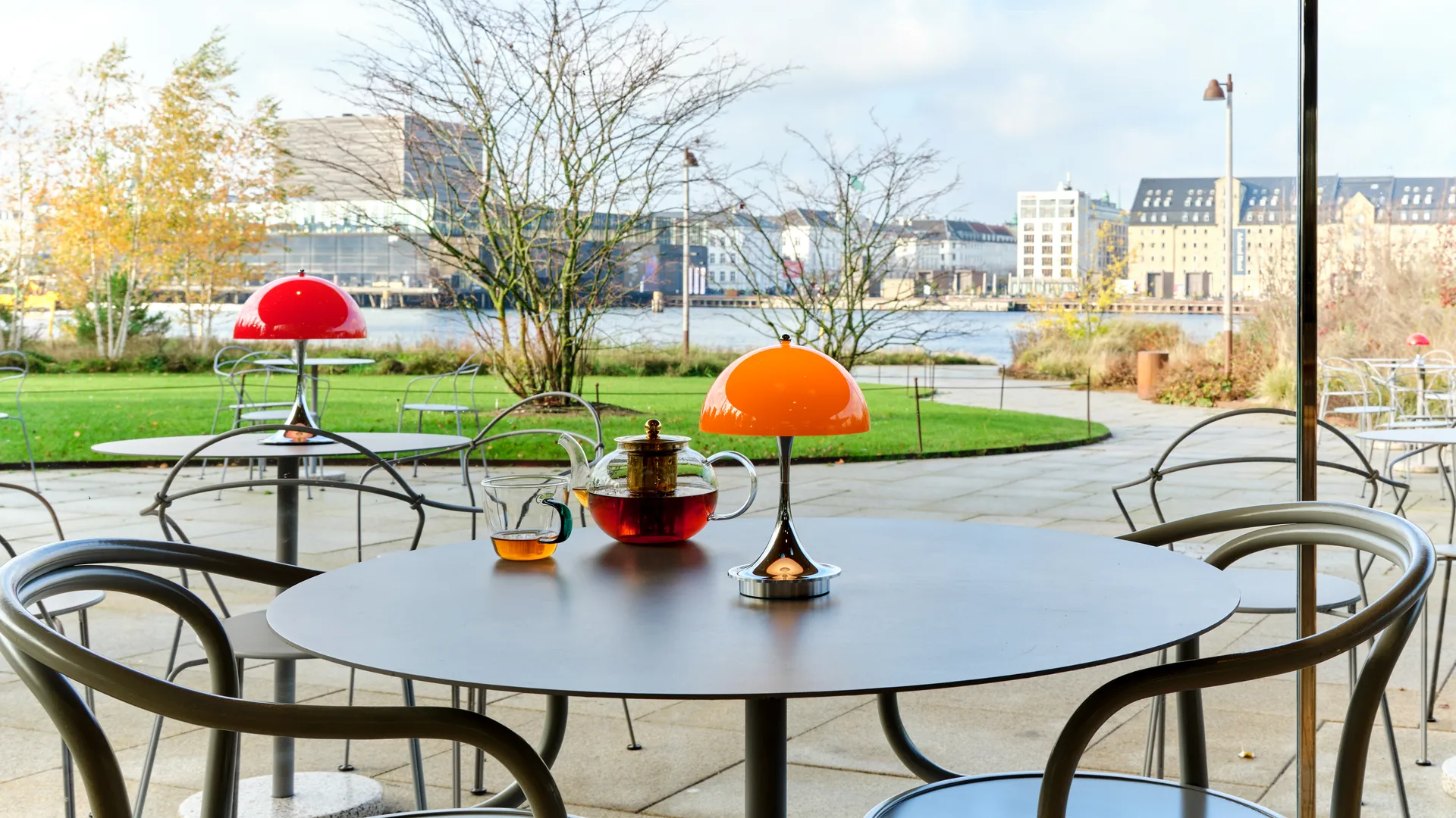 Panthella 250 draagbare tafellamp V3, Original Opal Orange Louis Poulsen