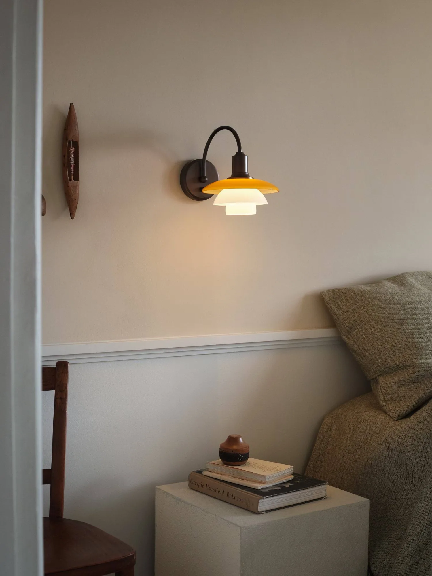 PH 2/2 Centenary Edition wandlamp, Amber-opaal wit, stekker Louis Poulsen