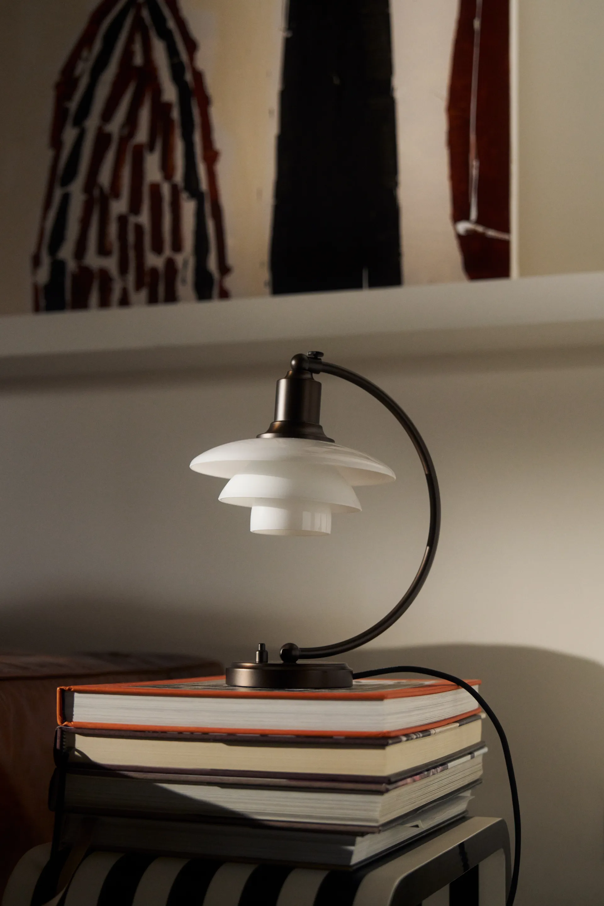 PH 2/2 Luna tafellamp, Aged brass-opaalglas Louis Poulsen