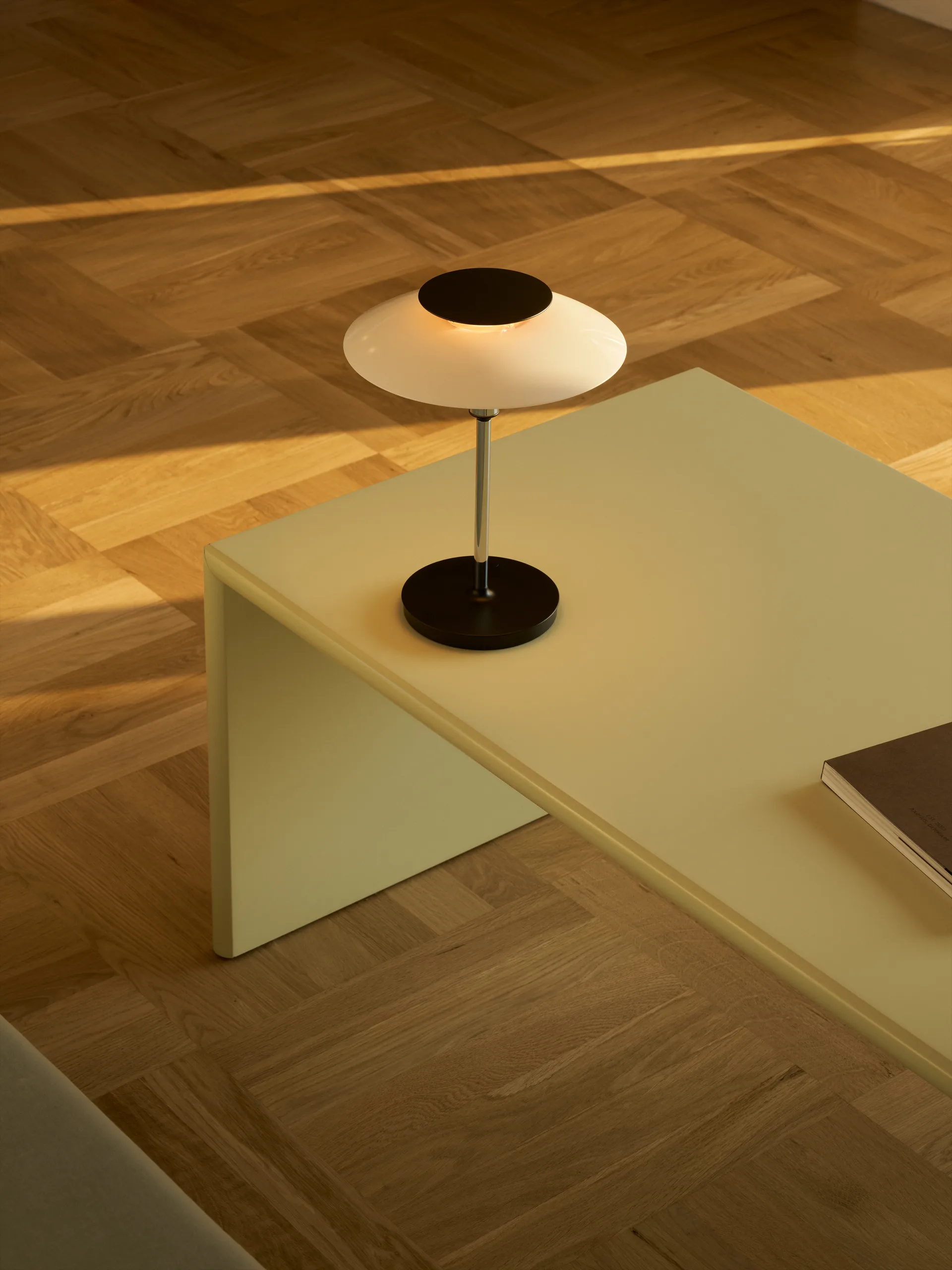 PH 80 draagbare tafellamp, Wit opaal, chroomgeplateerd Louis Poulsen