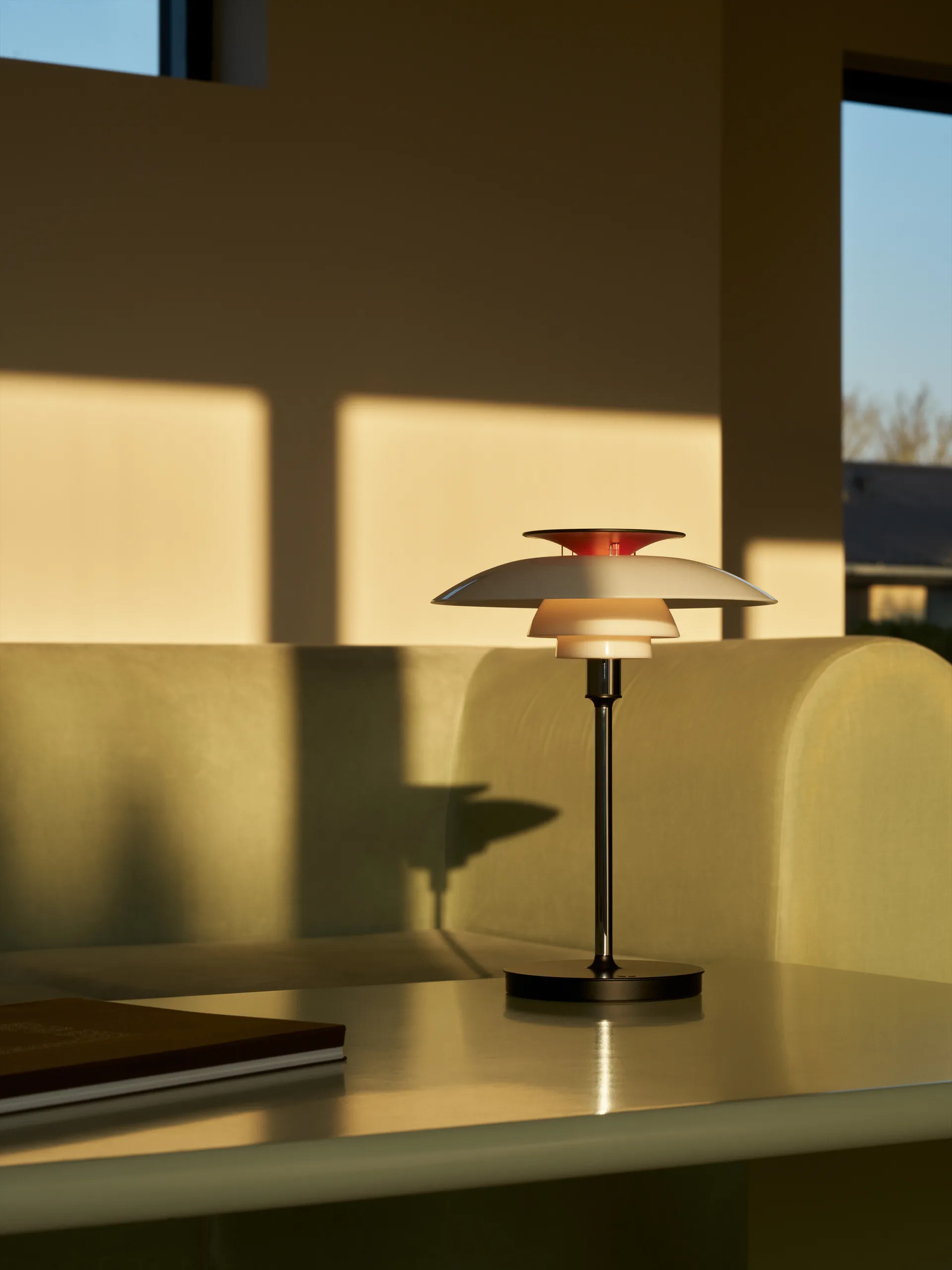 PH 80 draagbare tafellamp, Wit opaal, chroomgeplateerd Louis Poulsen