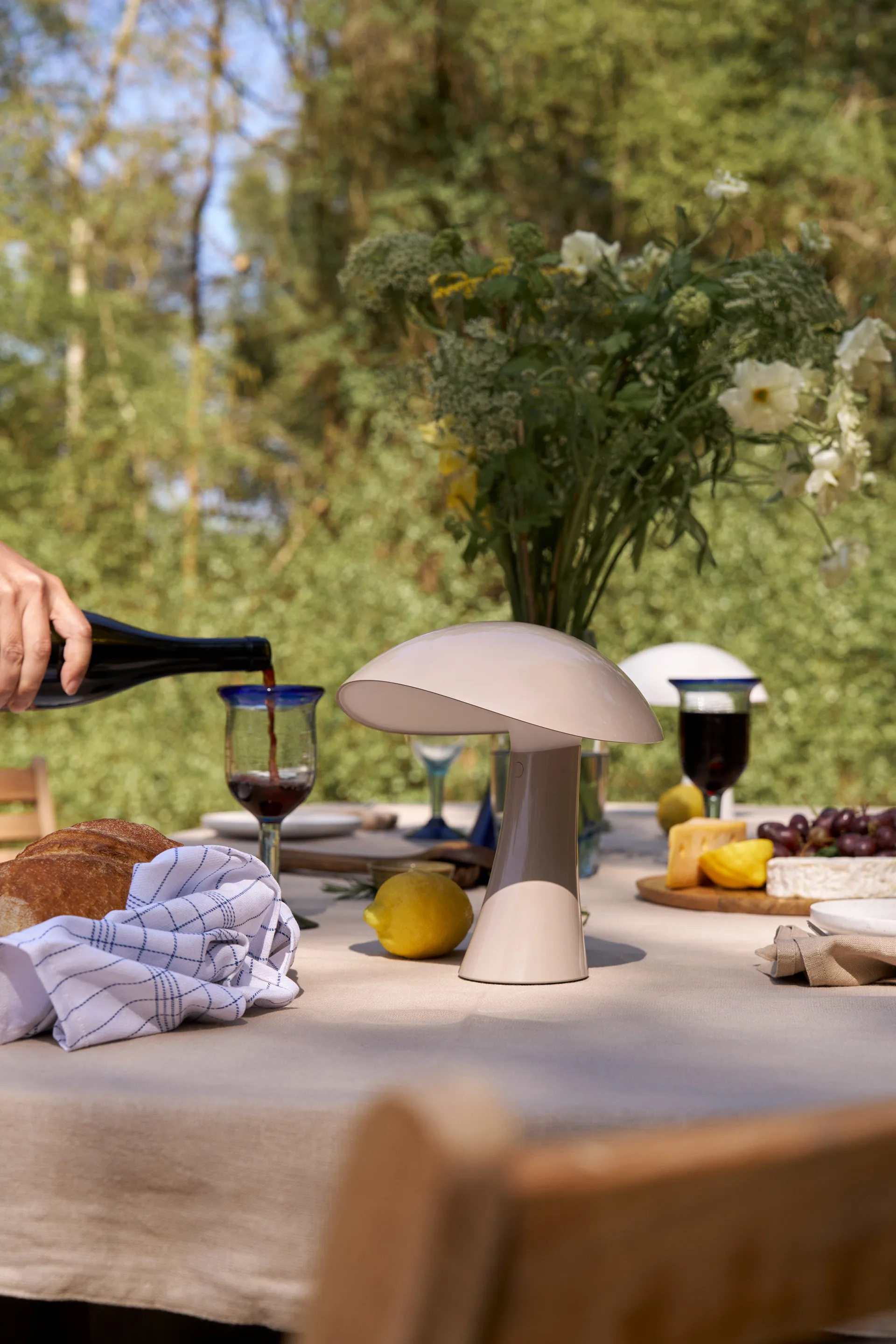 Rumee 220 draagbare tafellamp, Earth Grey Louis Poulsen