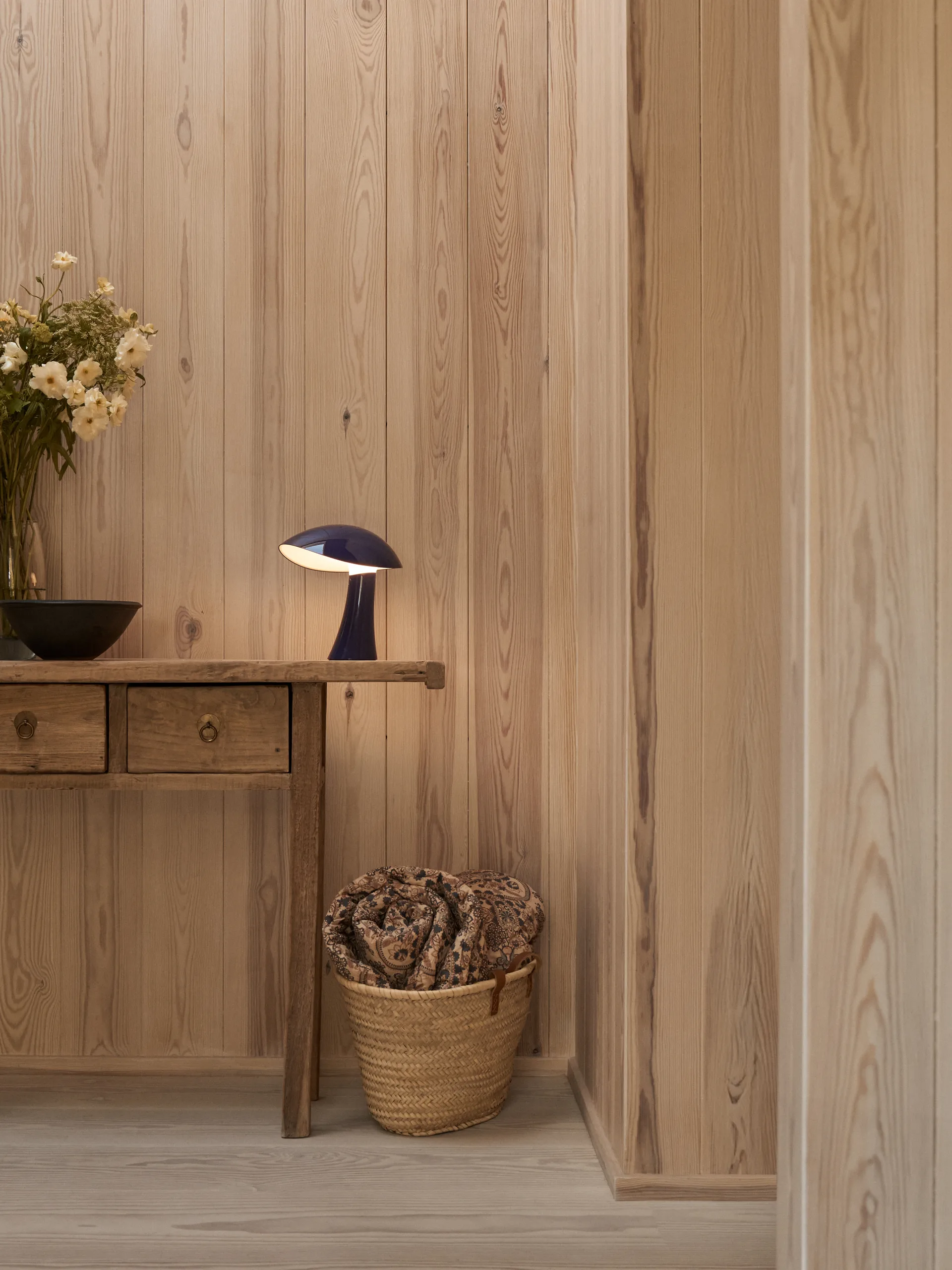 Rumee 220 draagbare tafellamp, Night Blue Louis Poulsen