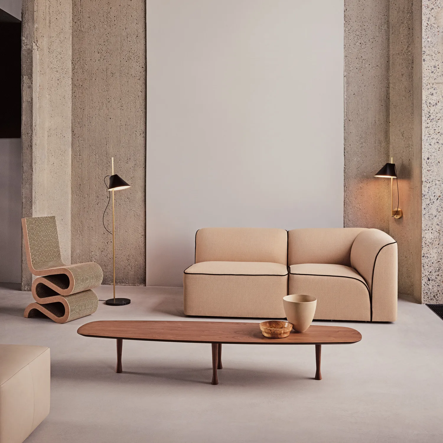 Yuh muurlamp, Zwart-messing Louis Poulsen