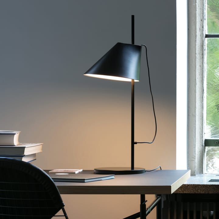 Yuh tafellamp, Zwart Louis Poulsen