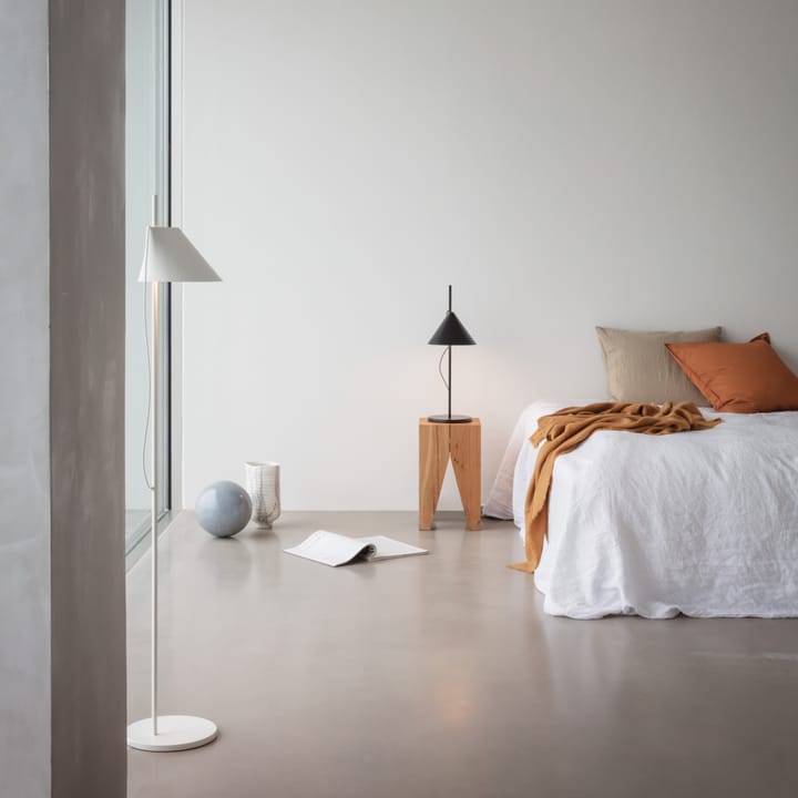 Yuh tafellamp, Zwart Louis Poulsen